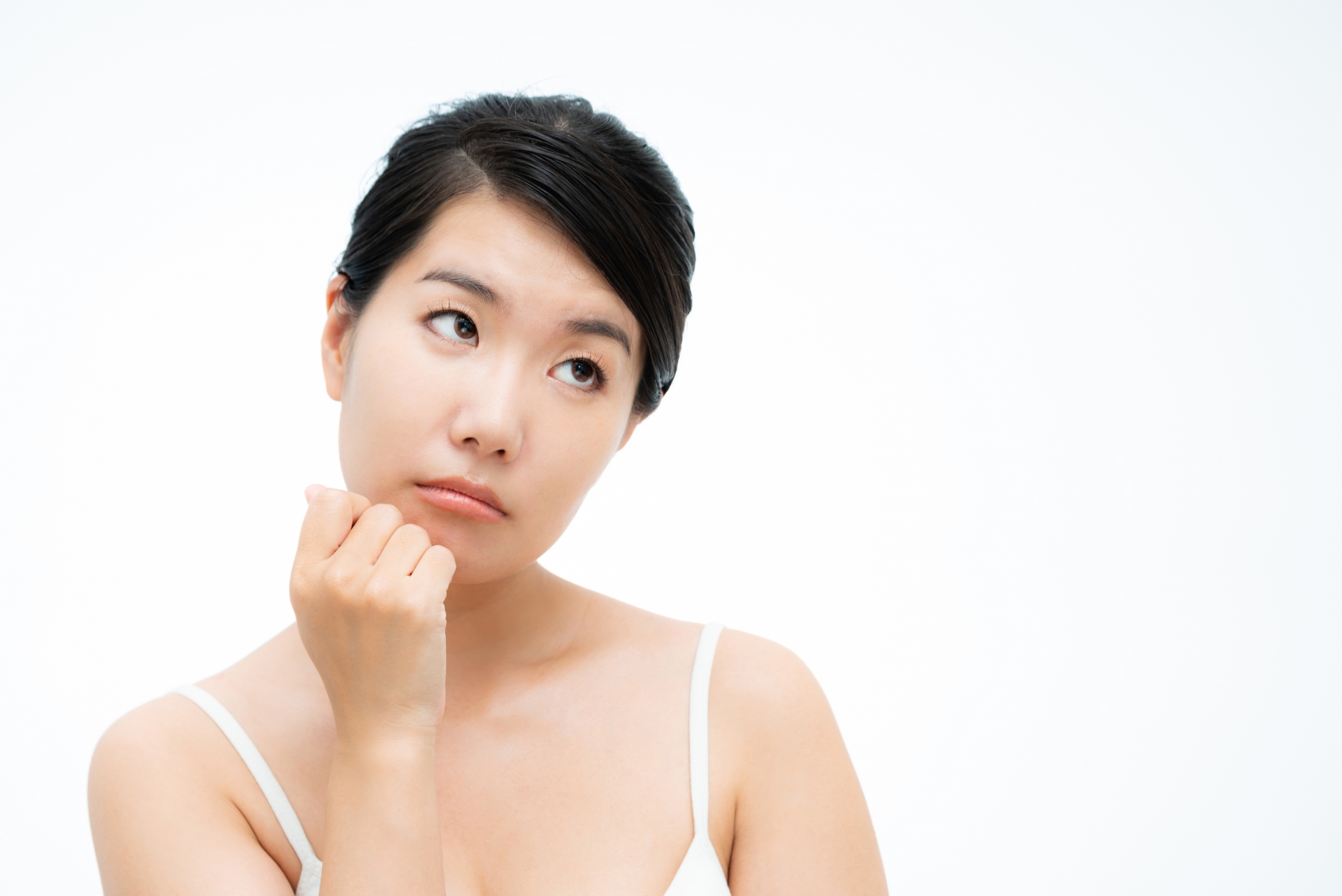 【質問】小顔矯正と美容鍼のどちらがいいですか？